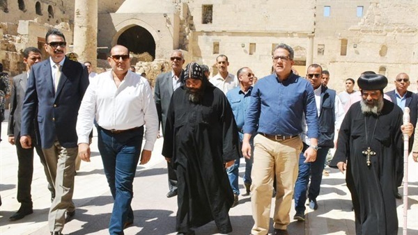 وزير الآثار خالد