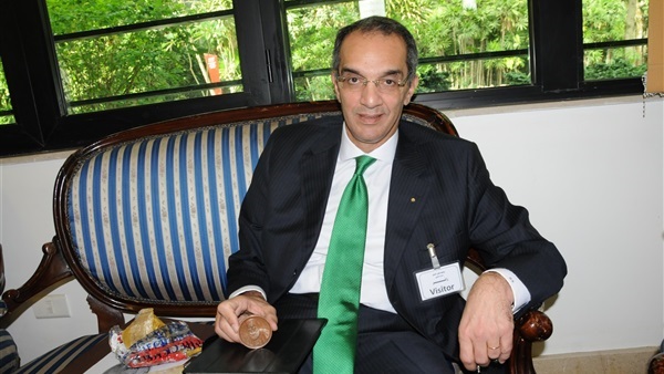 الدكتور عمرو طلعت