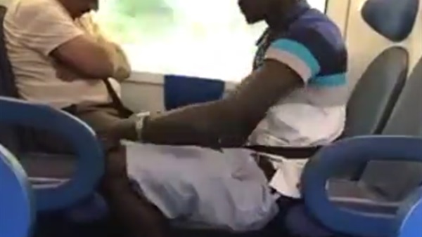 راكب قطار ذكي يضبط