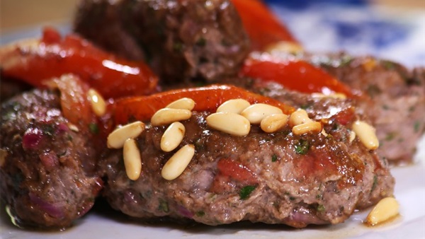 صينية الكفتة بالطماطم