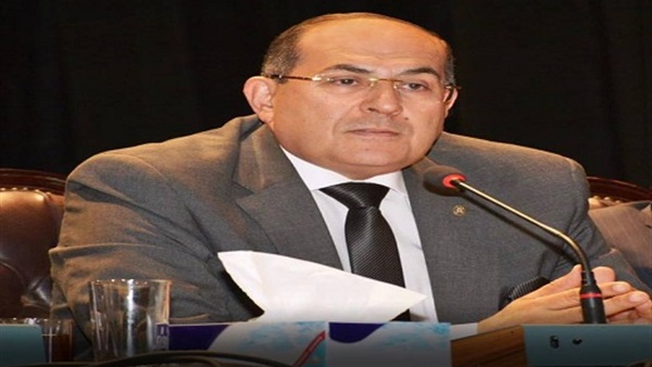 الدكتور أيمن عبد