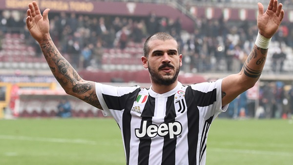 لاعب يوفنتوس ستورارو