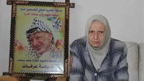 عجوز الثورة خديجة
