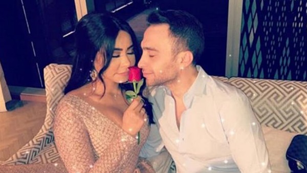 الفنانة شيرين وحسام