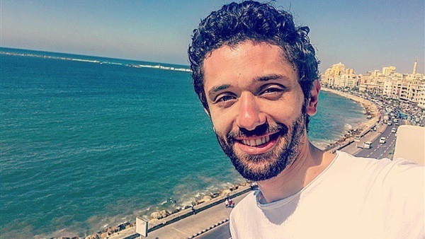 الفنان كريم عبد العزيز
