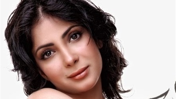 الفنانة منى زكي