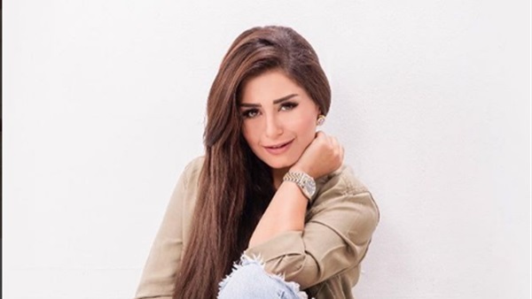 الفنانة منة فضالي