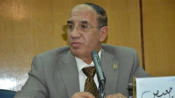 الدكتور احمد عبده