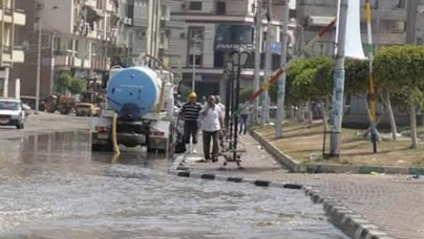 انفجار خط مياة رئيسي