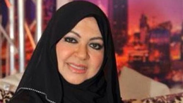 مصممة الأزياء منى