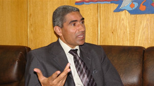 الدكتور عباس منصور