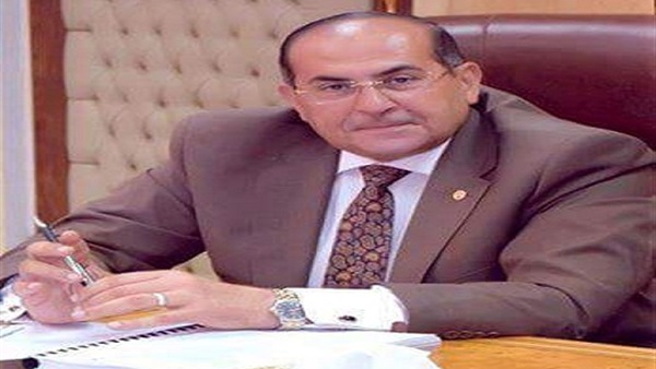 الدكتور ايمن عبد