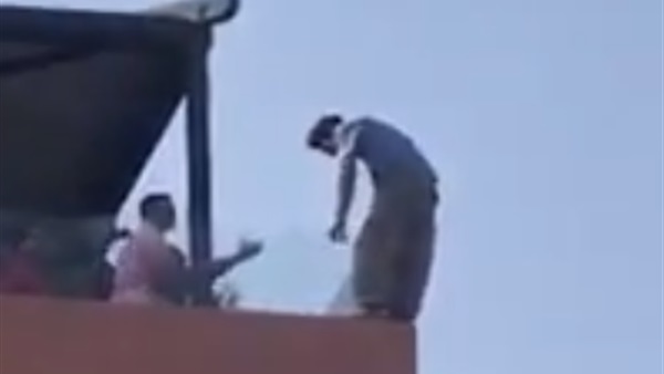 لحظة إنقاذ شاب