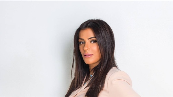 الفنانة إنجي المقدم