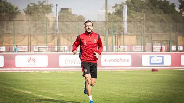 علي معلول لاعب الاهلى