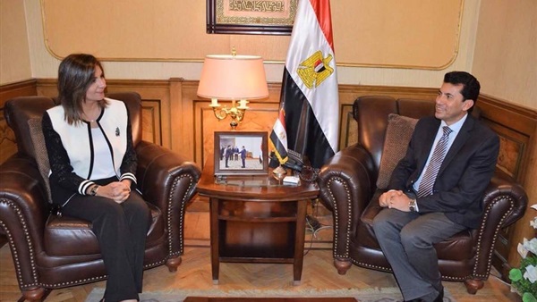 وزيرة الهجرة ووزير