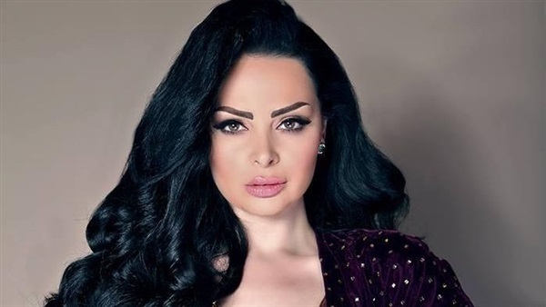 الفنانة ديانا كرزون