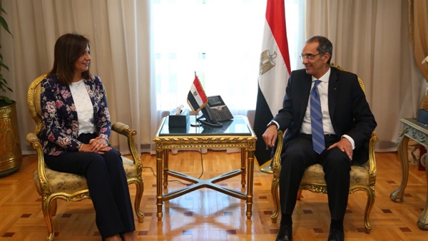 وزيرا الهجرة والاتصالات