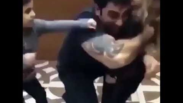 طفلة تغار غلى والدها