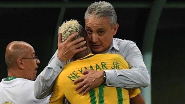 مدرب البرازيل يدافع
