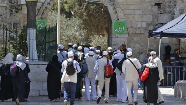 أحد أبواب المسجد