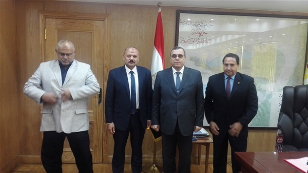 محافظ الفيوم يلتقي