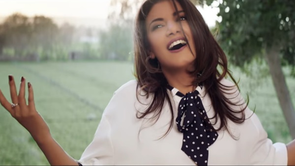 الفنانة ياسمين على