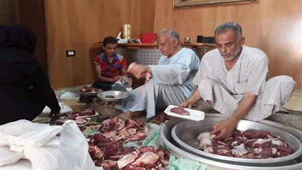 توزع ٢٠٠ شنطة لحوم