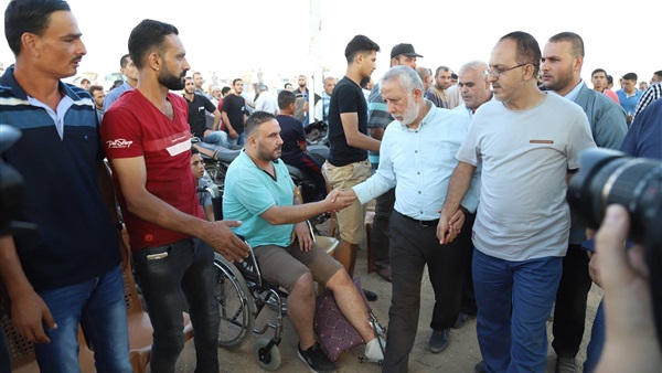 لحظة تكريم مسعف