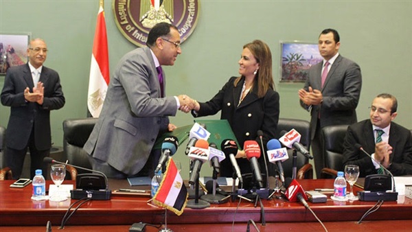 رئيس الوزراء ووزيرة