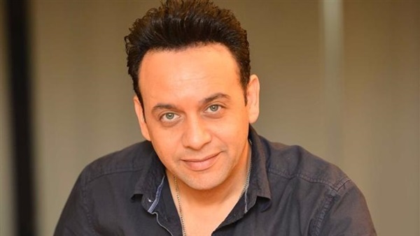 الفنان مصطفي قمر
