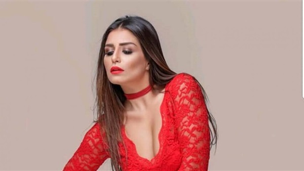 الفنانة منة فضالي