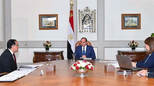 الرئيس السيسي يجتمع