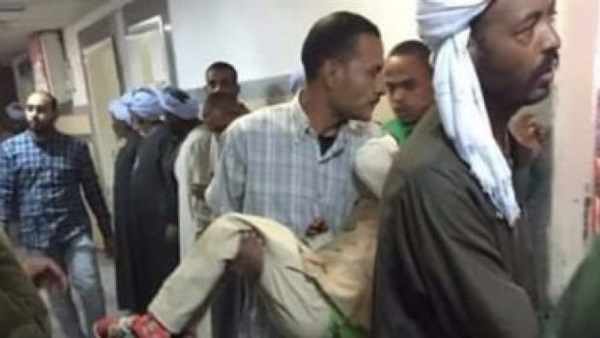 تسمم ربة منزل وطفلين