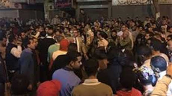 تجمهر الأهالي احتجاجا