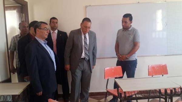 محافظ الشرقية خلال
