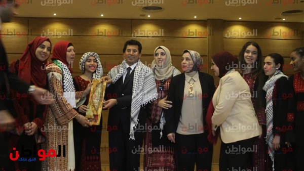 الوفد الفلسطيني مع