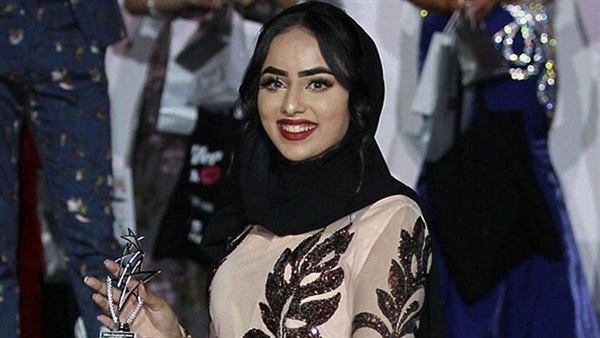 فتاة محجبة تشارك