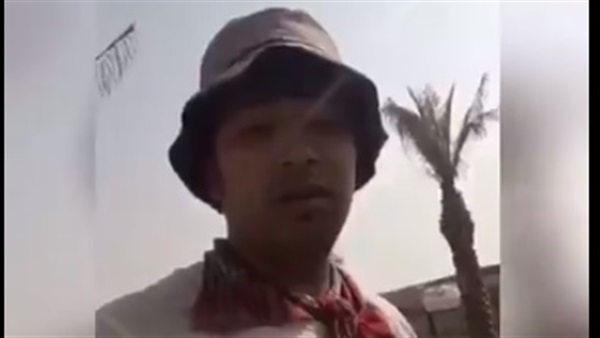 شاب يشرح درجة الحرارة
