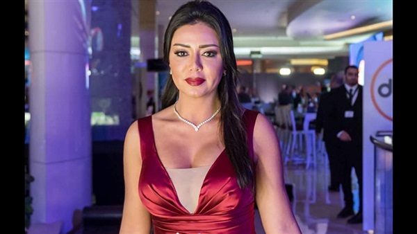 الفنانة رانيا يوسف