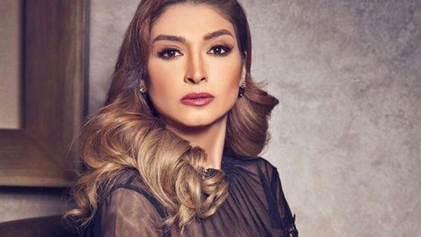 الفنانة روجينا