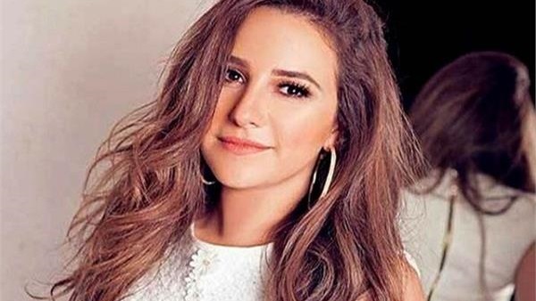 الفنانة شيرين عادل