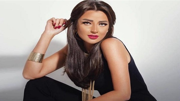 المذيعة رضوي الشربيني