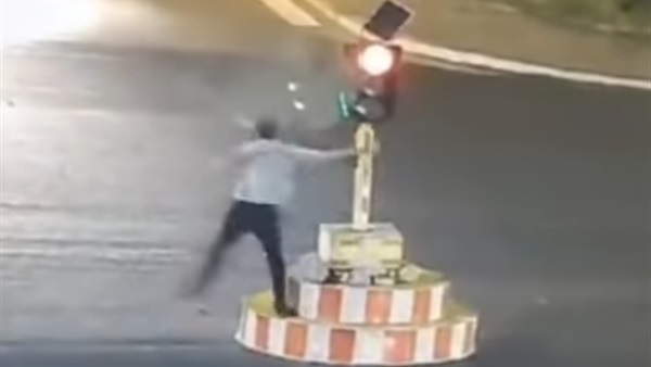 سائق تعب من الانتظار