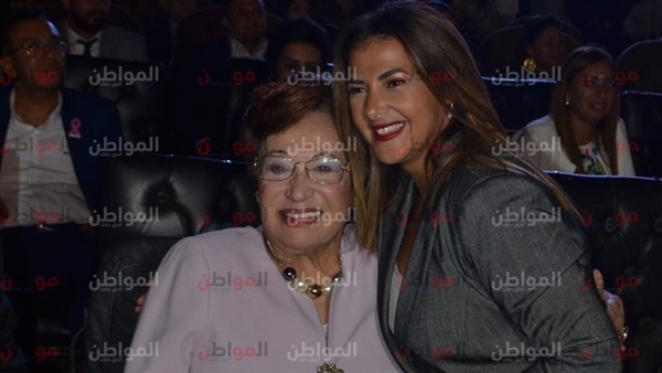 الفنانة دنيا سمير