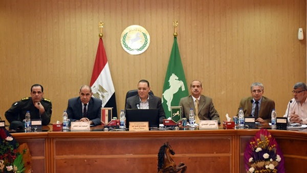المحافظ خلال اللقاء