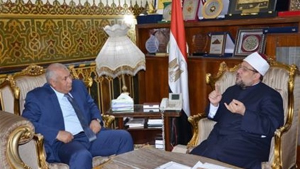 وزير الأوقاف ومحافظ