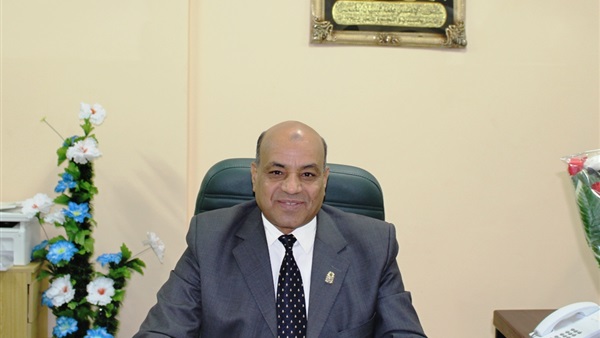 الدكتور عاطف أبو
