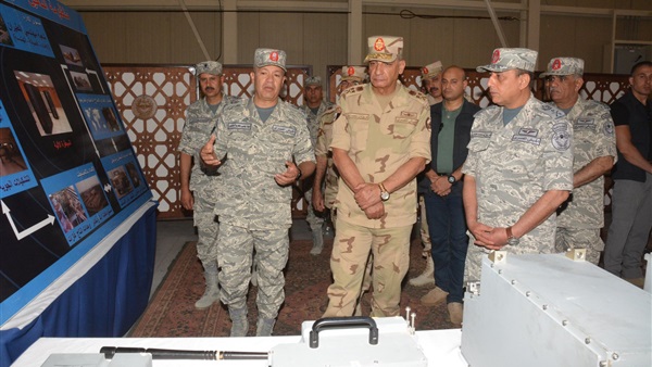 وزير الدفاع يتفقد
