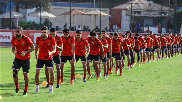 لاعبو الأهلي